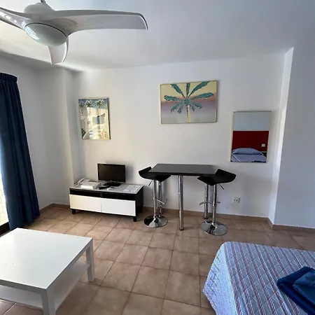 Modern Free Wifi Heated Pool Апартаменты
